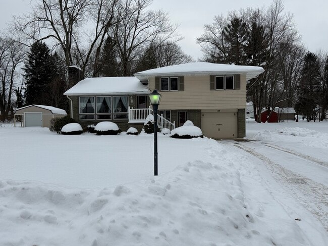 Building Photo - 26 E Oakwood Wy