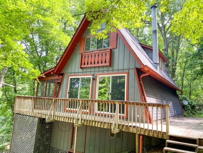 Building Photo - Lake Front Living on Lanier!