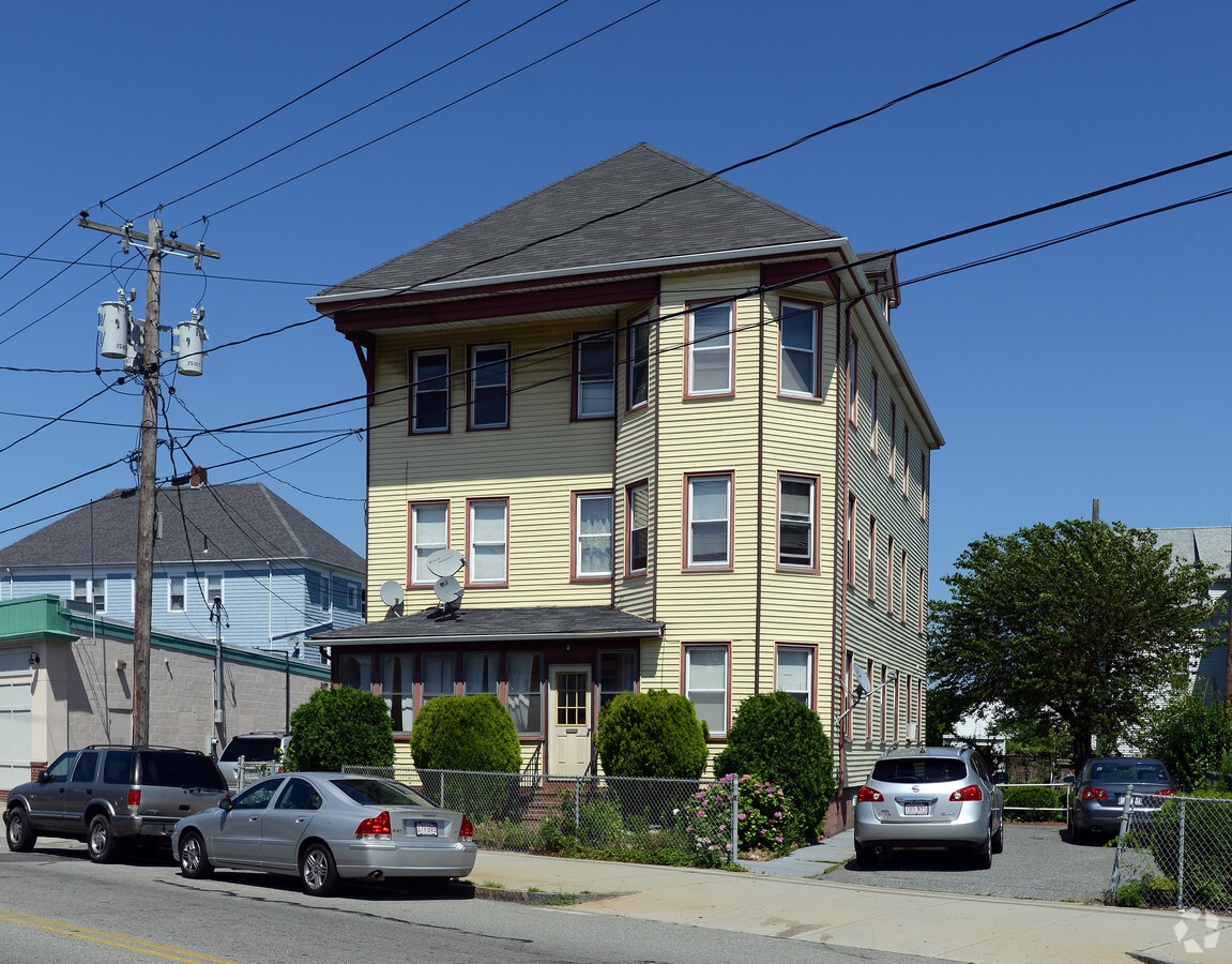 Photo - 418 Belleville Ave Apartments