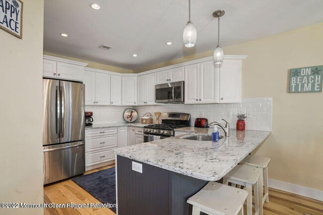 Photo - 369 W 8th St
