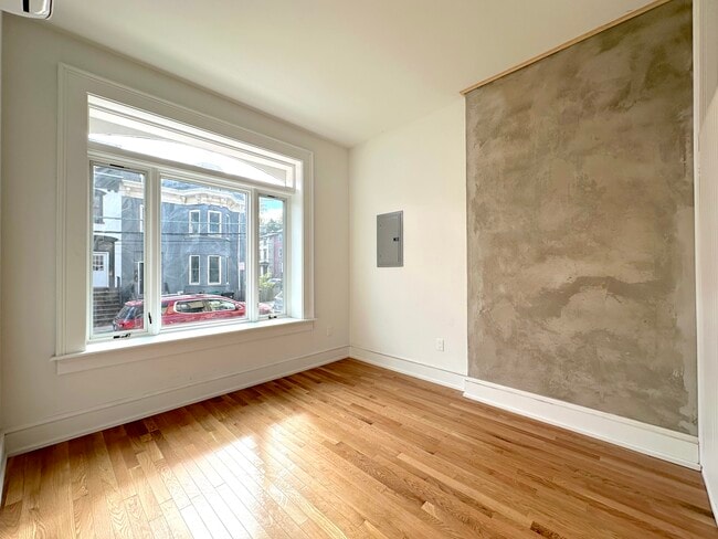 Building Photo - 140 3rd St Unit 2