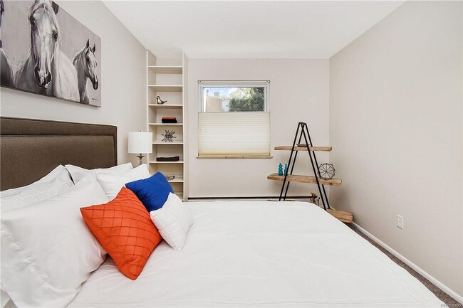 Photo - HIGHLY DESIRABLE West Pearl 2 Bed 1 Bath Top Floor Condo-Available August 5th!