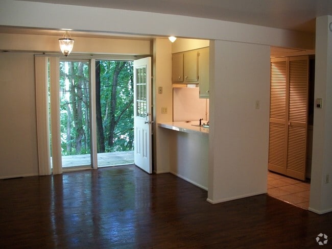 Building Photo - 524 Mercer Rd Rental