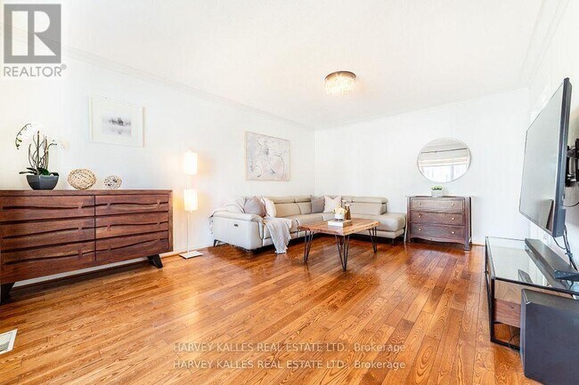 Photo - 139 Kingsdale Ave