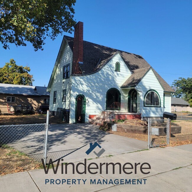 Photo - 604 W Cherry St