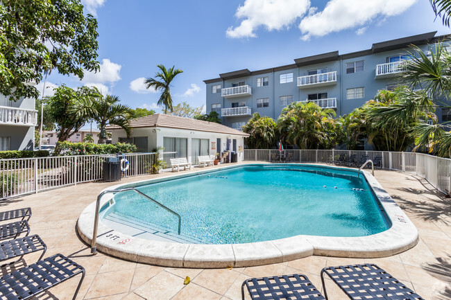 Pool - Luna at Hollywood Rental