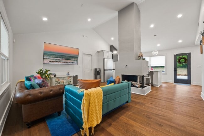 Photo - 1212 Richard Rd