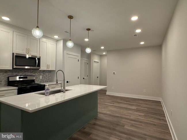 415 E Jasper St Unit 2