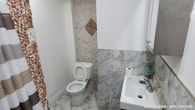 Photo - 234 King St W