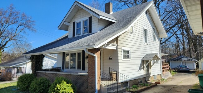 Photo - 420 N Main St