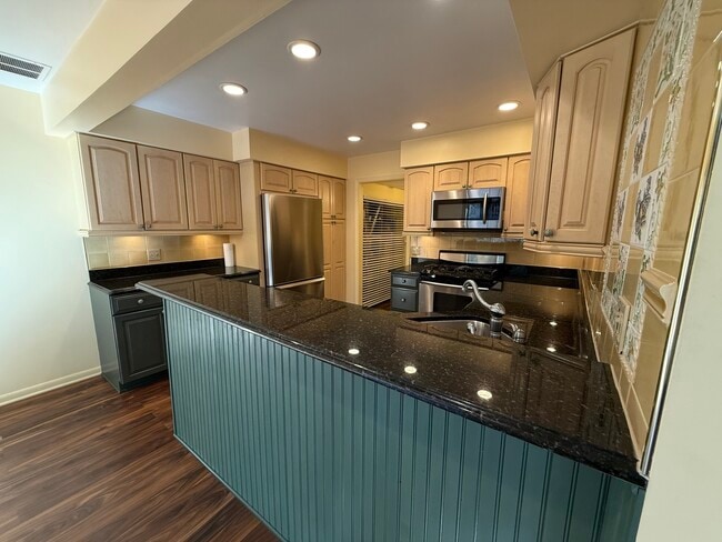 852 Dighton Ln