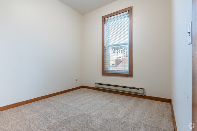 1BR, 1BA - 500SF - Bedroom