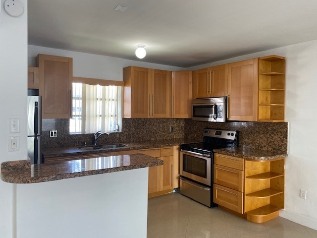 Kitchen w/ Granite Countertop - 7680 SW 82nd St Unit H121