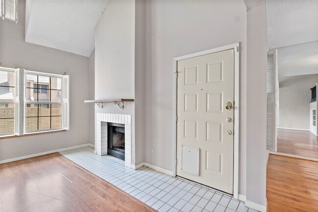 Photo - 3122 Camelot Dr Unit 33