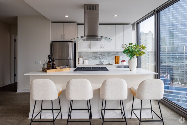 Interior Photo - 1001 South State