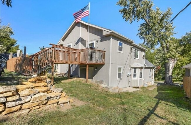 Building Photo - 504 Blue Ridge Blvd Unit B