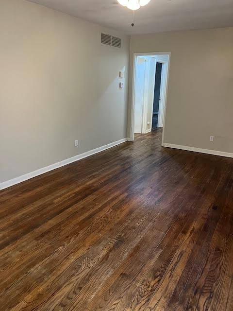 Photo - 3325 Beechmont St