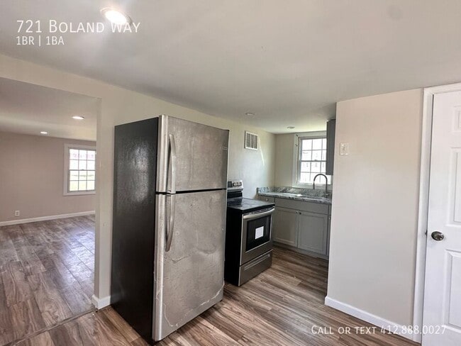 Photo - 721 Boland Wy