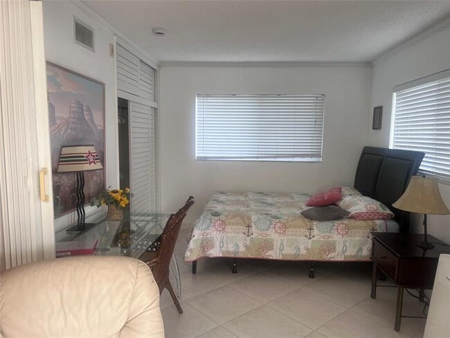 Photo - 2850 NE 30th St Unit 2