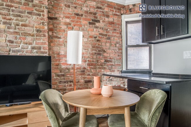 Photo - 118 Christopher St Unidad FL4-ID1166