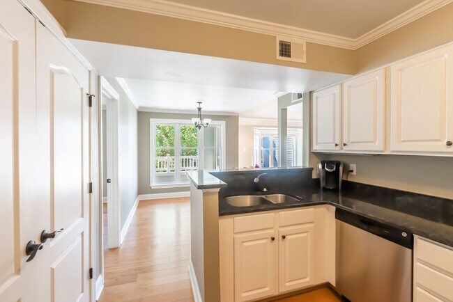 Photo - Gorgeous 2-Bedroom Condo Near Fletcher Par...