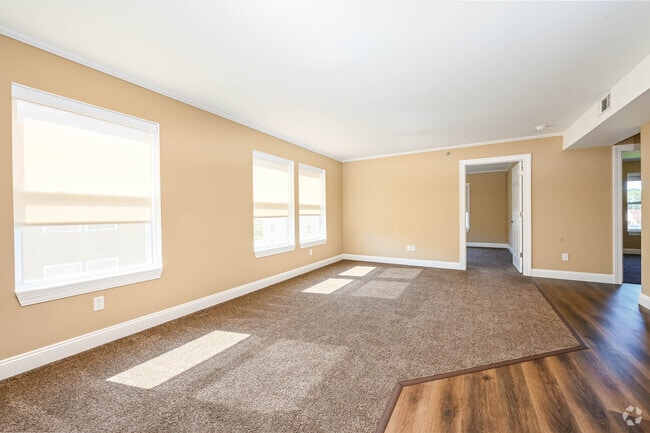 2 BR, 1 BA