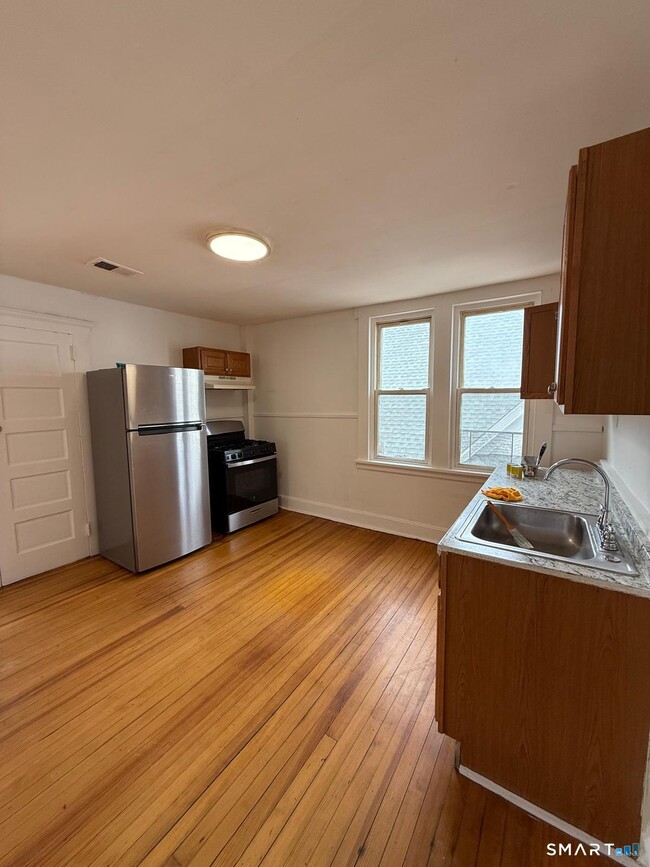 Photo - 177 Read St Unit 3