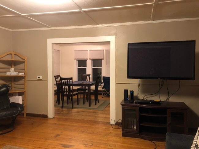 Building Photo - 405 W Green St Rental