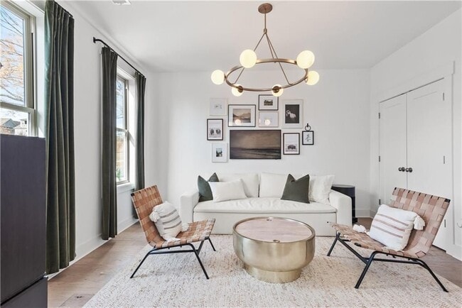 Photo - 1007 Croft Ln