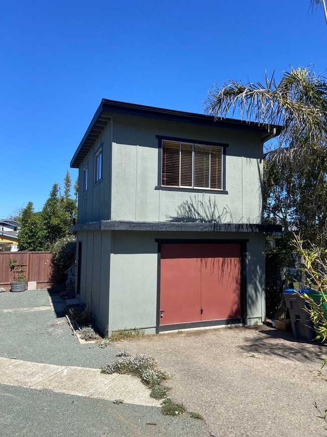 Building Photo - 338 Henrietta Ave Unit Studio