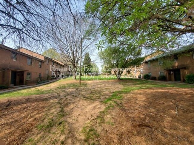 Building Photo - 1340 Gray Ave NE Unit 1340-B