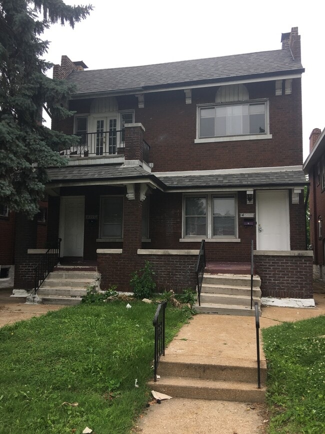 Building Photo - 4217 S Grand Blvd Unit 1