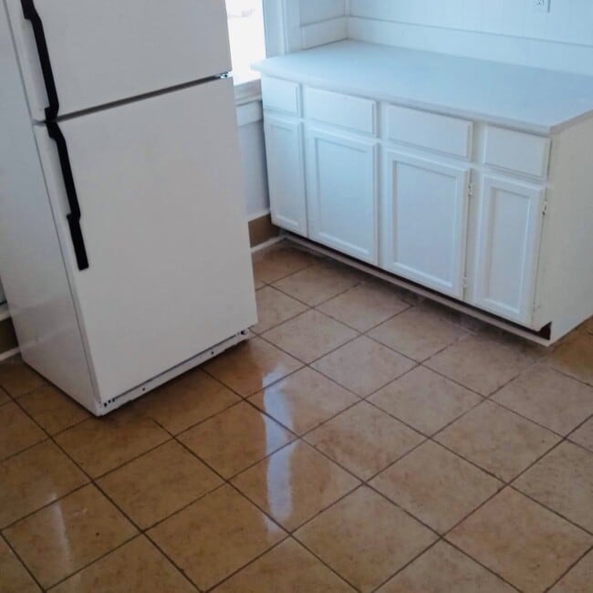 Photo - 1928 Gladstone St Unit 1