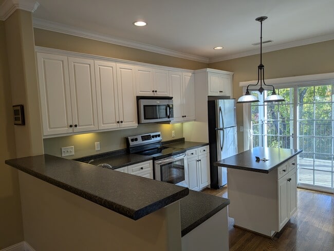 Photo - 160 Saint James Pl