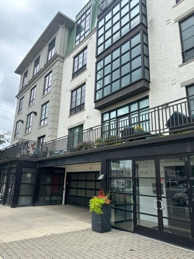 Building Photo - LIN-3 1475 W Third Unit 304