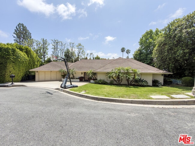 Photo - 1094 Garden Ln