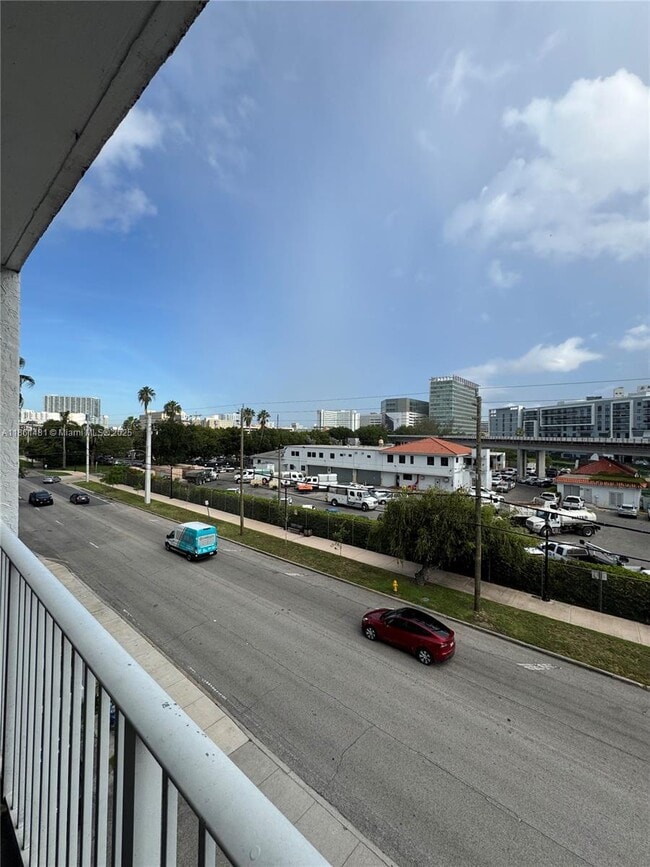 Photo - 1010 NW 11th St Unidad 406