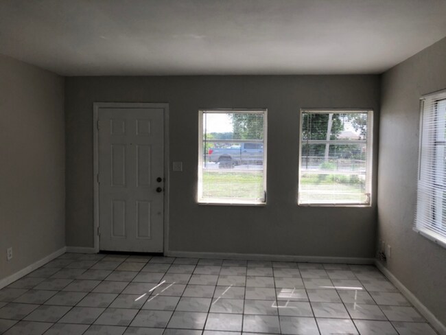 3/2 Orlando Home Ready for Immediate Move In!