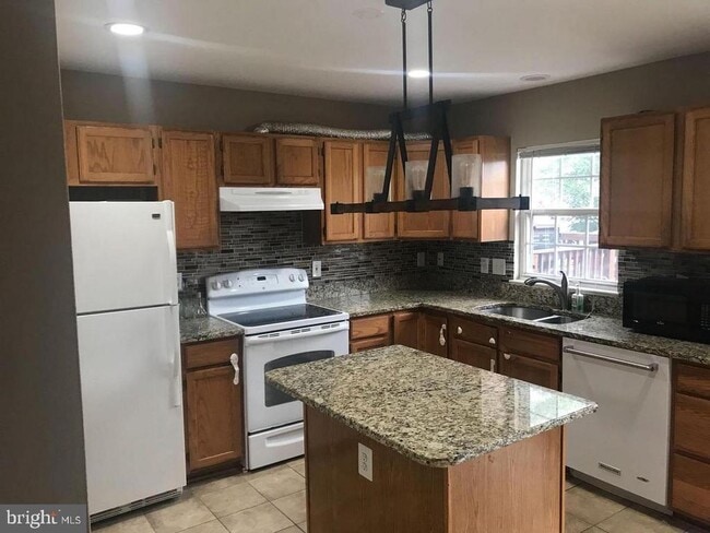 Photo - 42886 Nashua St