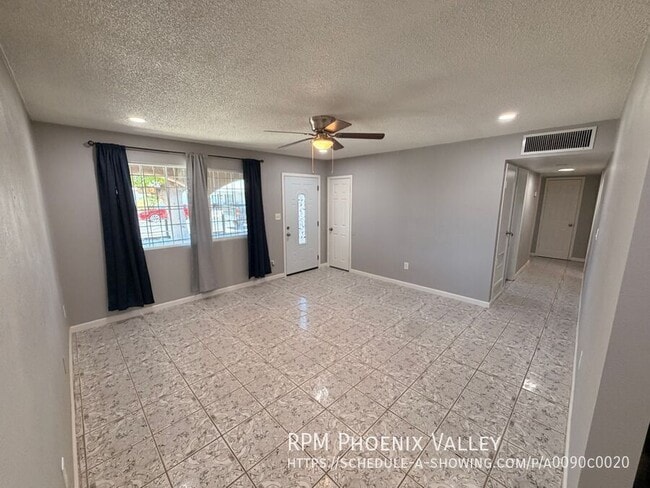 Photo - 301 N 3rd St