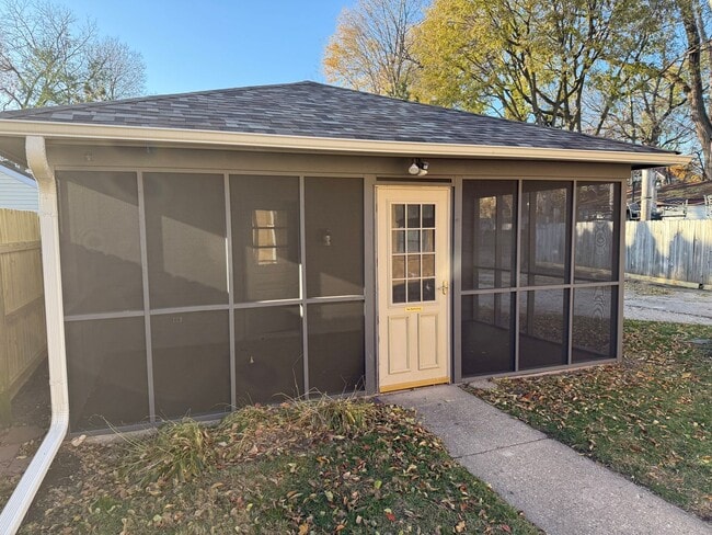 Photo - Gardiner Ave S. 223-225 Unidad 225