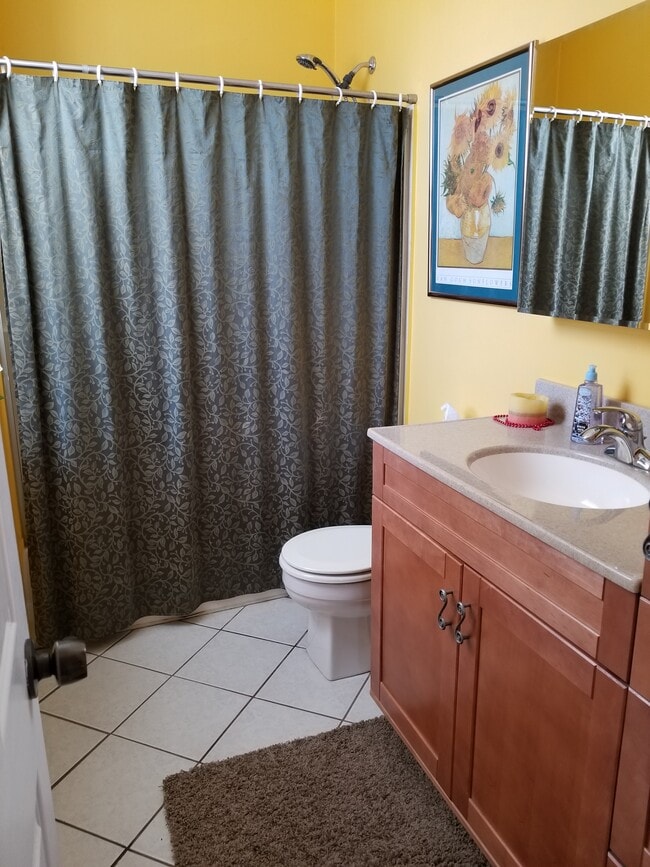 1st Fl full bath - 1916 S 10th St Unit 2nd Floor