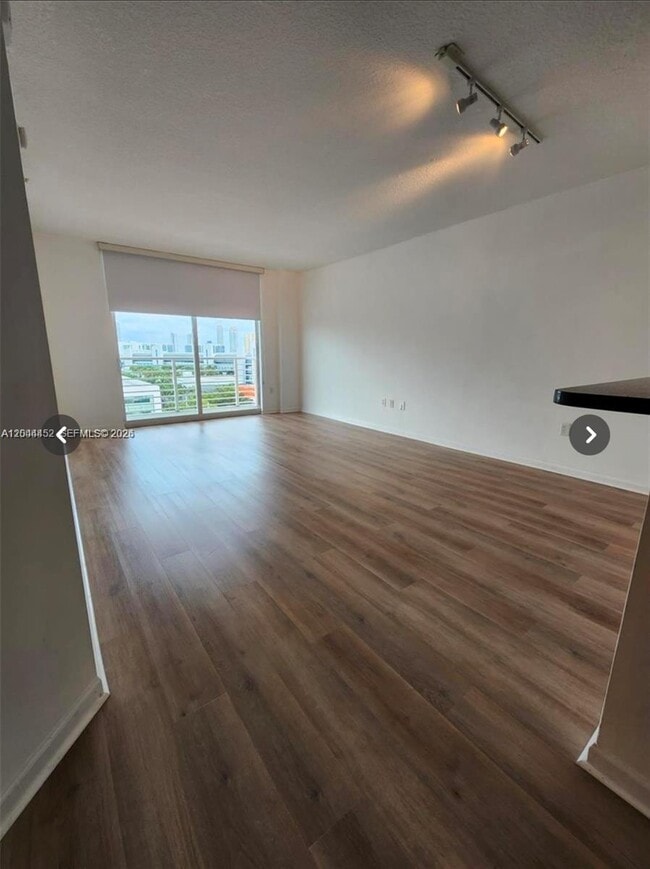 Photo - 18800 NE 29th Ave Unidad 1007