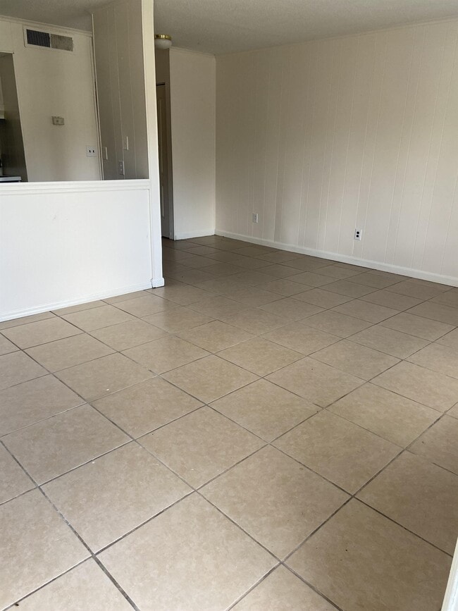 Building Photo - 617 Vallotton Dr Rental