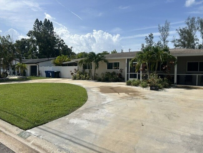 Photo - Beautiful 2/2 with dock and boat access