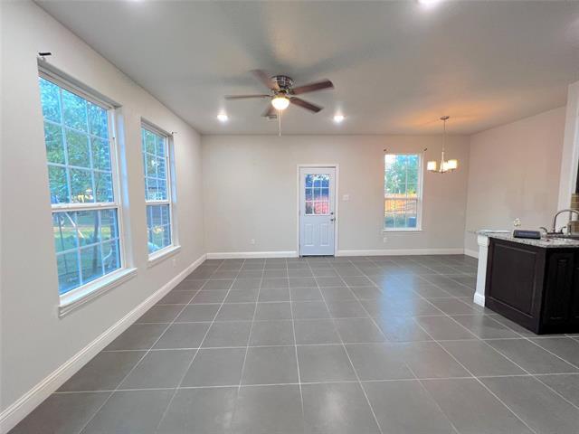 Photo - 102 Robbins St