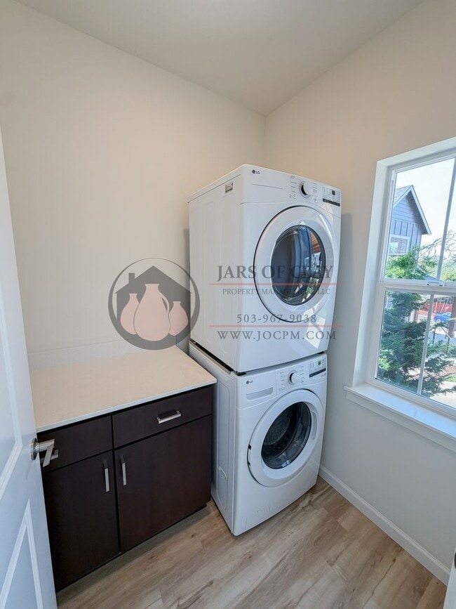 Photo - 2536 Gilbert St S