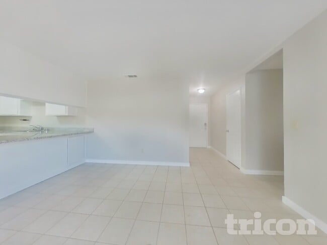 Photo - 601 Jeelu Way