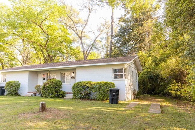 Photo - 1343 Charlotte St