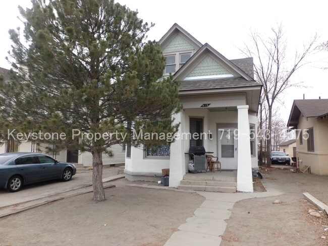 Building Photo - Ground Level, One Bedroom Apartment with A... Unit #4